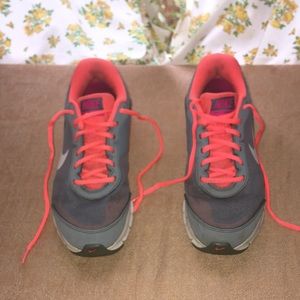 NIKE women’s size 10